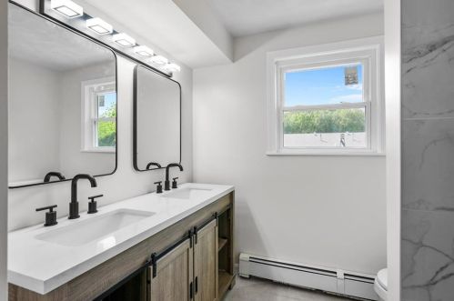 5 Baldwin Dr, Providence RI  02919-1512 exterior