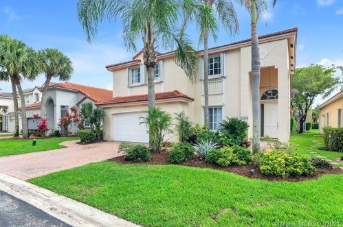 15636 16th St, Hollywood, FL 33027-2345