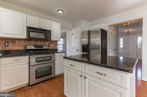 142 Laurel Trl, Swedesboro NJ  08085-4074 exterior