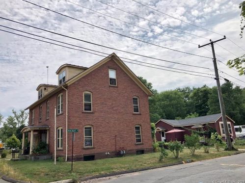 131 River Rd, Middletown, CT 06457-3918