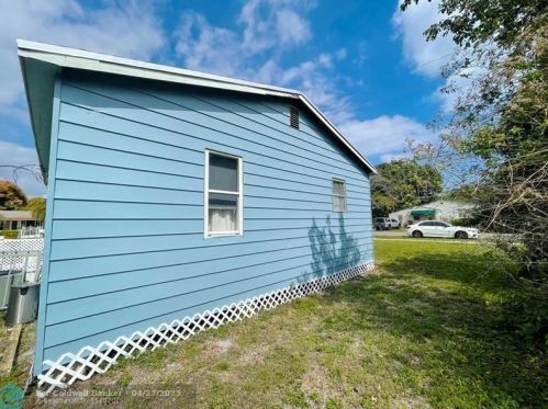 342 2nd Ave, Dania Beach FL  33004-4119 exterior