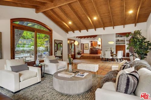 1719 Oak Dr, Topanga CA  90290-4025 exterior