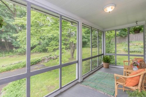 98 Kings Dr, Southport CT  06890-1209 exterior