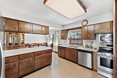 3642 Manor Dr, Hammond, IN 46322-3049
