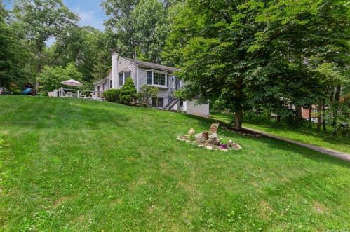 31 Pine Ln, Mahopac, NY 10541-3341