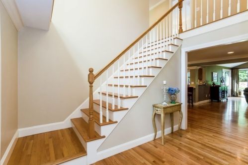 46 Mohawk Dr, Springfield, MA 01106-2407