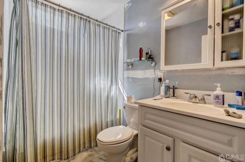 30 Freeman St, Woodbridge NJ  07095-3423 exterior