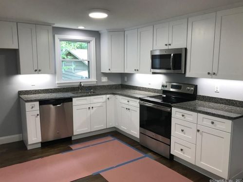 16 Robincrest Dr, Waterbury, CT 06708-2406