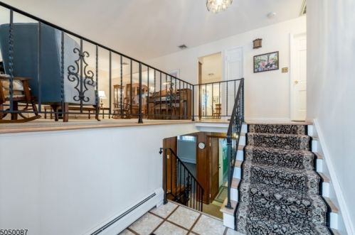 265 Hillcrest Rd, Ridgewood NJ  07450-2432 exterior