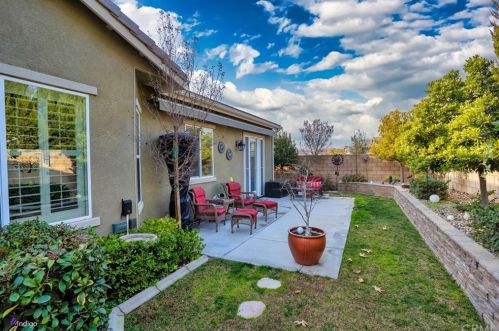 6019 Dubois Pl, Bakersfield CA  93306-7590 exterior