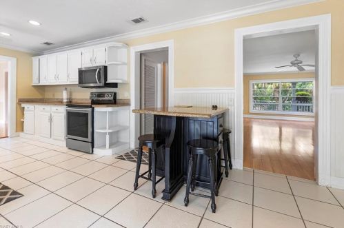 3400 25th Ave, Naples FL  34117-7122 exterior