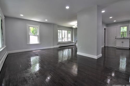 579 Cooke St, Waterbury CT  06710-1424 exterior