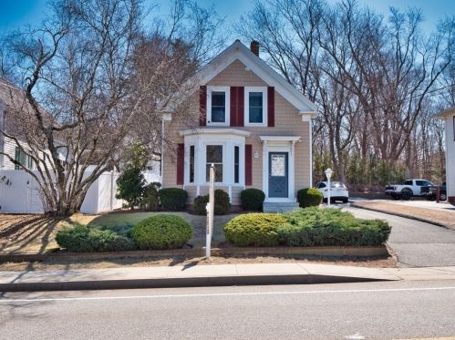 66 Samoset St, Plymouth, MA 02360-4547