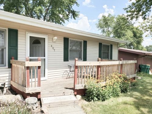 407 Sandalwood Dr, Valpo, IN 46385-8118