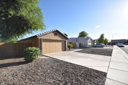 7025 Peck Dr, Glendale, AZ 85303-4431