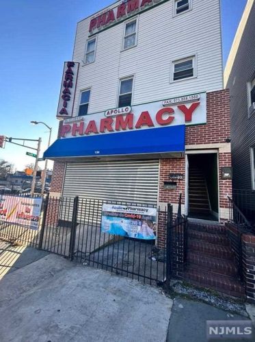 130 Summer Ave, Newark NJ  07104-1903 exterior