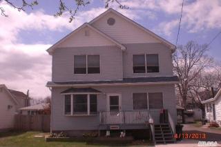 753 Pecan St, North Lindenhurst, NY 11757-5641