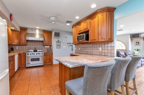 2111 Skipper Ct, North Bellmore NY  11710-3011 exterior