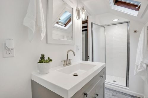 93 Boulevard Dr, Danbury CT  06810-7254 exterior