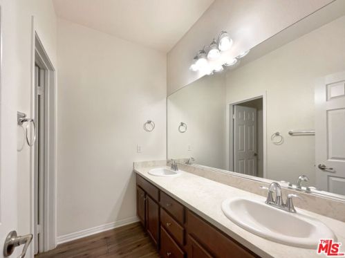 28647 Pietro Dr, Santa Clarita CA  91354-2699 exterior