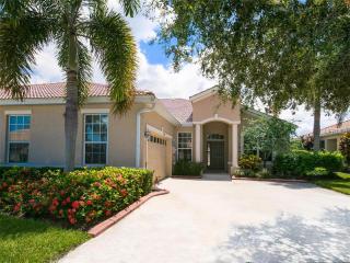 8130 Victoria Falls Cir, Sarasota, FL 34243-4263
