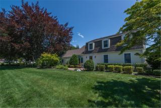 5 Baygrove Ct, Bay Port, NY 11705-1711