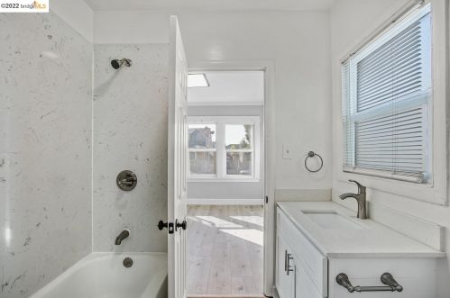 2039 96 Ave, Oakland CA 94603-1936 exterior