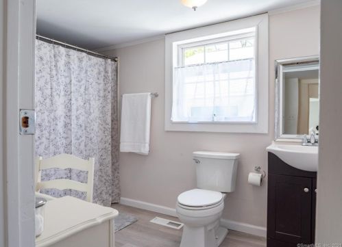 10 Beech St, Danbury CT  06810-5719 exterior