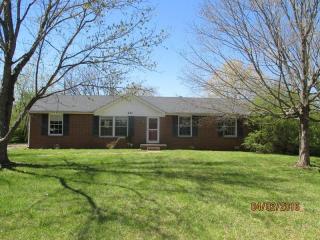 211 Maplewood Dr, Clarksville, TN 37042-3337