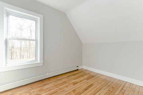 18 Leyden St, Putnam CT  06260-1718 exterior