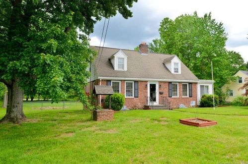 158 Cooke St, Plainville CT  06062-1804 exterior