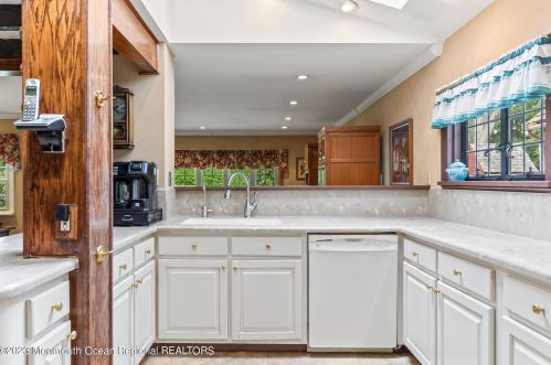 25 Schanck St, East Freehold NJ  07728-1844 exterior