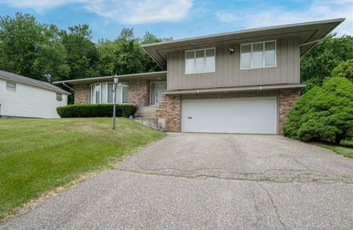98 Ardsley Rd, Waterbury, CT 06708-1825