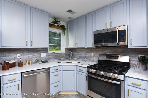 205 Skyline Dr, Lakewood NJ  08701-5740 exterior