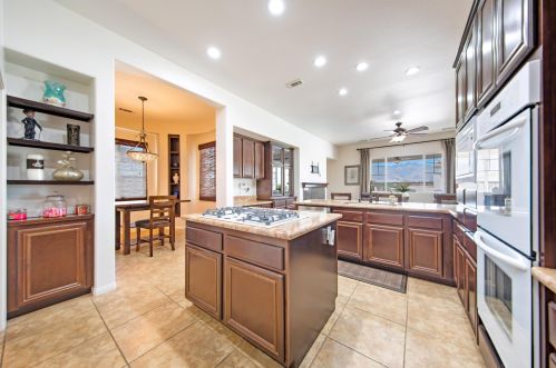 981 Park Ave, San Jacinto CA  92583-5407 exterior