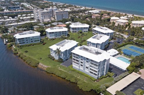 2150 Ocean Blvd, Delray Beach FL  33483-6450 exterior