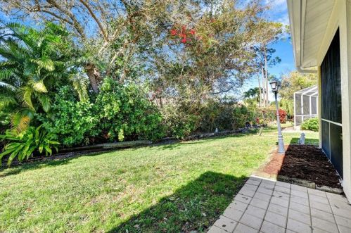 302 Stanhope Cir, Naples FL  34104-0812 exterior