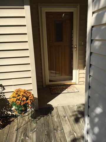 8701 Ginger Ln, Des Moines, IA 50322-1408
