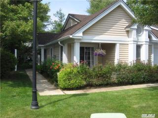 6 Plainview Ct, Panamoka, NY 11961-1641
