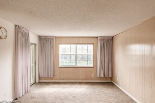 117 Bobolink Way, Naples, FL 34105-2497