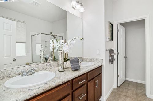 7056 Mariposa Ln, Pleasanton CA  94568-2569 exterior