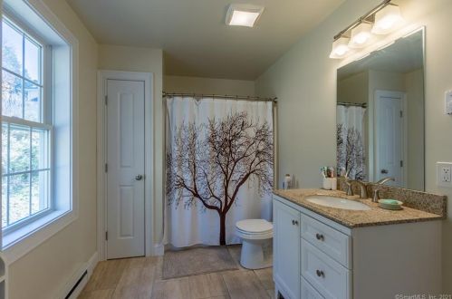 611 Military Hwy, Groton CT 06340-2468 exterior