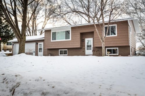 1610 Cliffview Dr, Holmen WI  54636-9649 exterior