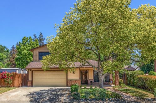 8469 Juglans Dr, Citrus Heights, CA 95662-3048