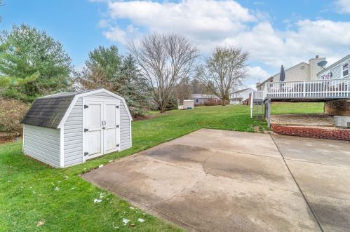 624 Walden Way, Imperial PA  15126-9684 exterior