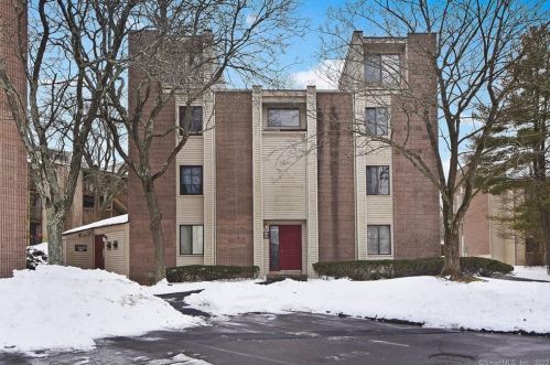 260 Burgundy Hill Ln, Middletown, CT 06457-6369
