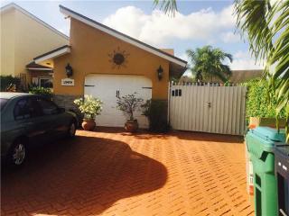 15454 68th Ln, Miami, FL 33193-2109