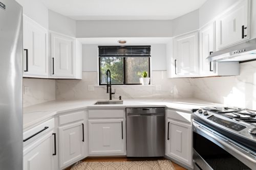 624 Cypress Rd, Hartford, CT 06111-5611
