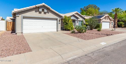 102 Behrend Dr, Phoenix, AZ 85027-4454