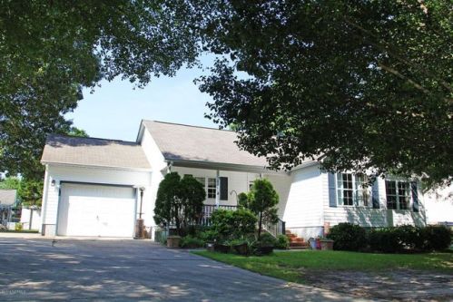 821 Roberts Rd, Newport, NC 28570-3733